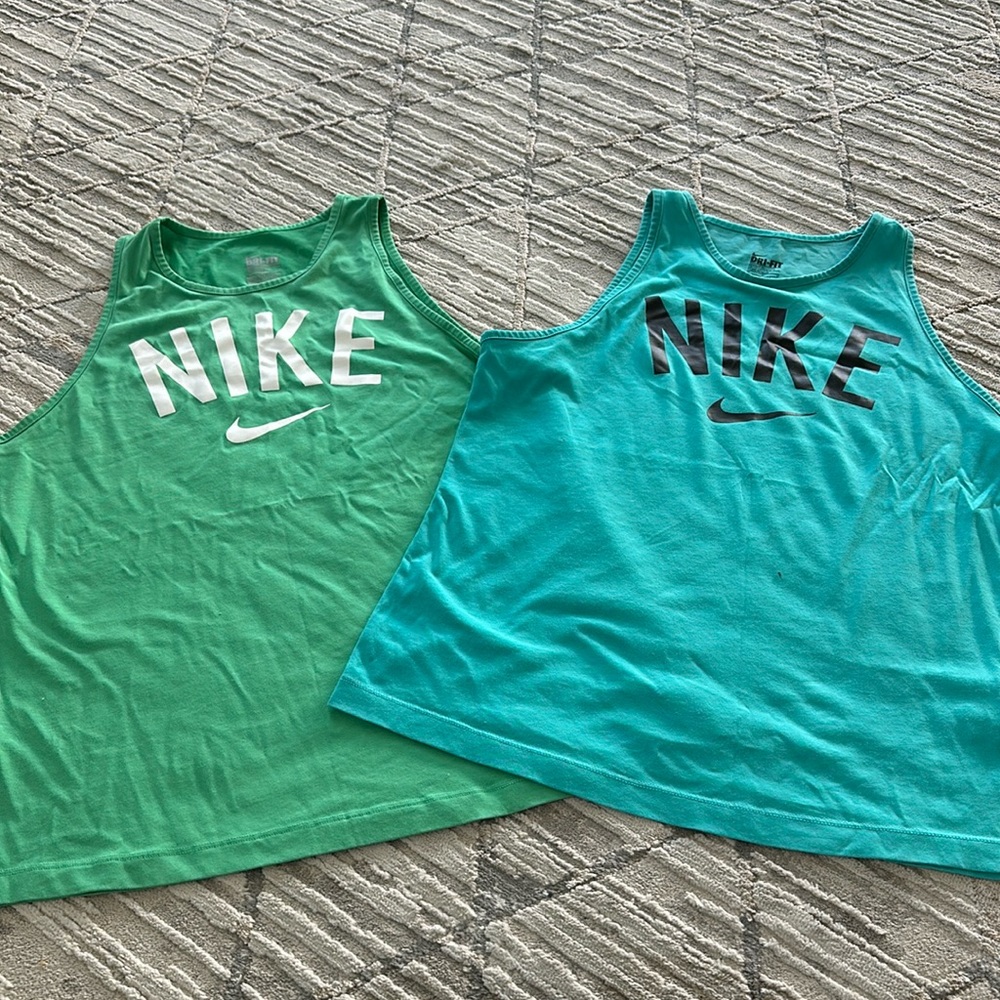 Nike tank bundle